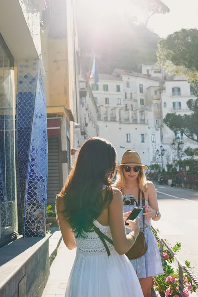 Attractive Young Woman Standing Her Friend Using Cellphones Holiday Italy — Stock Photo, Image