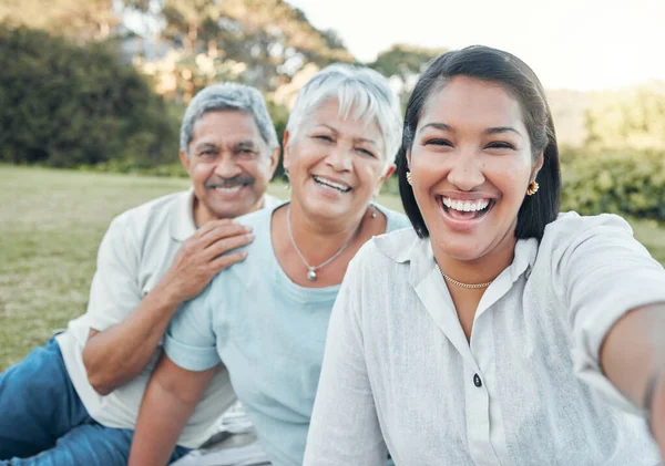 Parents Most Important Role Models Woman Taking Selfie Her Parents — Foto de Stock