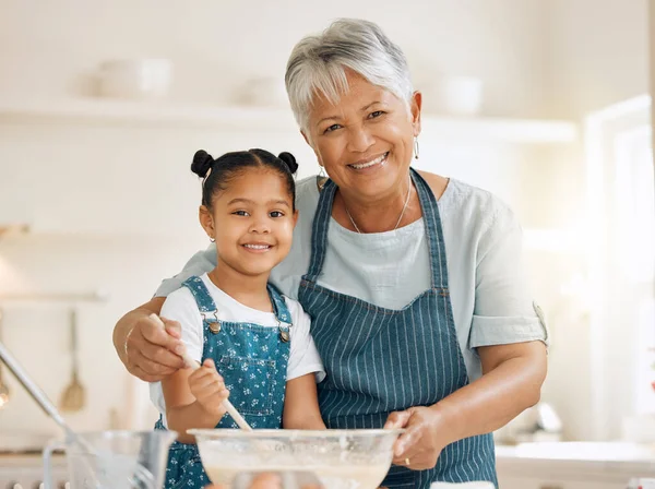 Get Help Mix Batter Little Girl Baking Her Grandmother Home — Stock Fotó