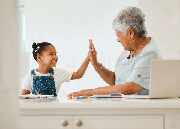 You Got Right Grandma Helping Her Granddaughter Kitchen Table Home — Stockfoto