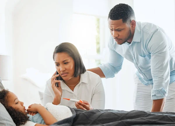 Whys Your Temperature High Young Mother Phone While Taking Care — Stock Photo, Image