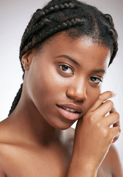 Cropped Portrait Attractive Young Woman Posing Studio Grey Background — Stock Photo, Image