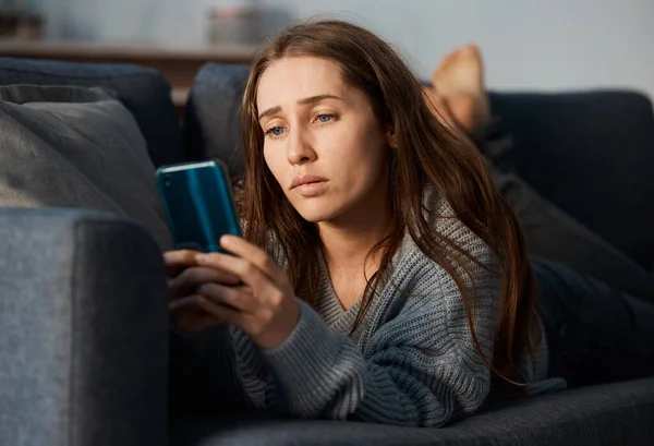 Young Woman Looking Depressed While Using Her Smartphone — Stock Photo, Image