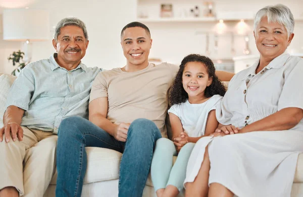 Typical Sundays Beautiful Family Bonding Sofa Home — Stockfoto