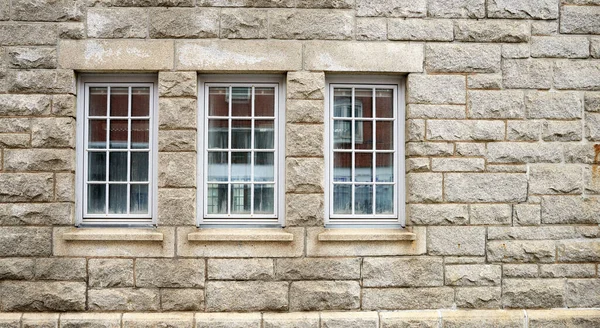 Old Windows Side Brown Stone Building Architectural Detail Closeup Cultural — Foto de Stock