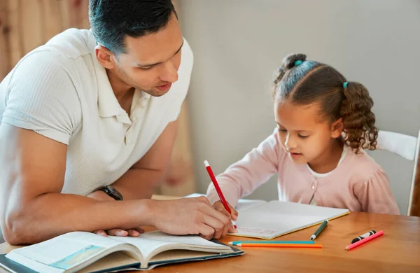 Father Helping His Daughter Her Homework Dad Teaching Daughter Read — Photo