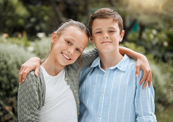 Big Brother Hero Two Young Siblings Bonding While Together — Stockfoto