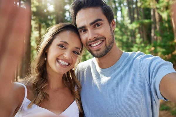 Couple Taking Selfie While Standing Outdoors — Foto Stock