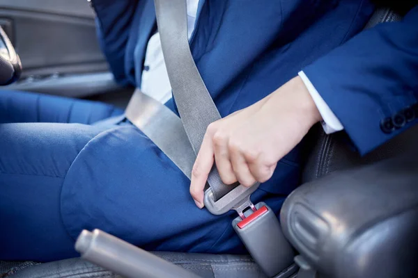 Closeup Shot Unidentifiable Businessman Fastening His Seatbelt Car — 图库照片