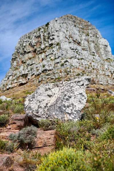 Mountain View Rocks Boulders Uncultivated Rough Dangerous Hiking Terrain Secluded — Fotografia de Stock