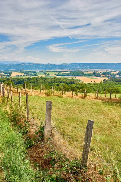 Countryside Farm Land Fence Blue Cloudy Sky Background Copy Space — Stock Photo, Image