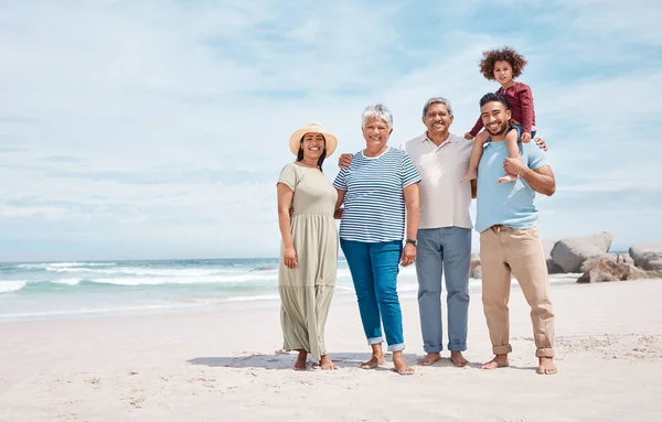 Hatten Spaß Der Sonne Eine Mehrgenerationenfamilie Die Den Tag Strand — Stockfoto