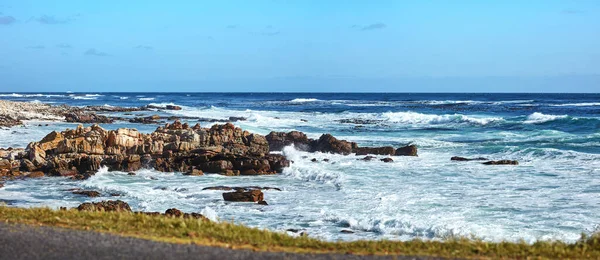 Stunning Blue Ocean Coast Clear Sky Background Copy Space Beautiful — Foto de Stock