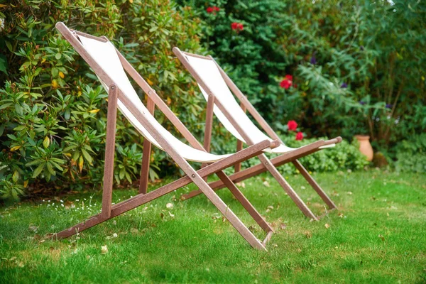 Two Garden Chairs Lawn Relaxing Quiet View Nature Decorating Landscaping — 스톡 사진