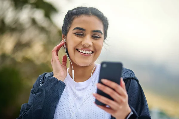 Music Helps Distract Brain Your Bodys Exertion Sporty Young Woman — Photo