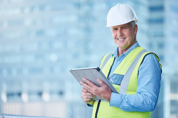 Many Years Have Made Expert Mature Male Foreman Using His — Stock Photo, Image