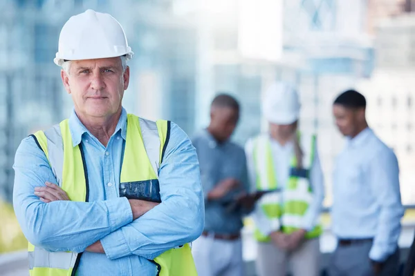 Het Een Moeilijke Baan Een Senior Voorman Met Zijn Bouwteam — Stockfoto