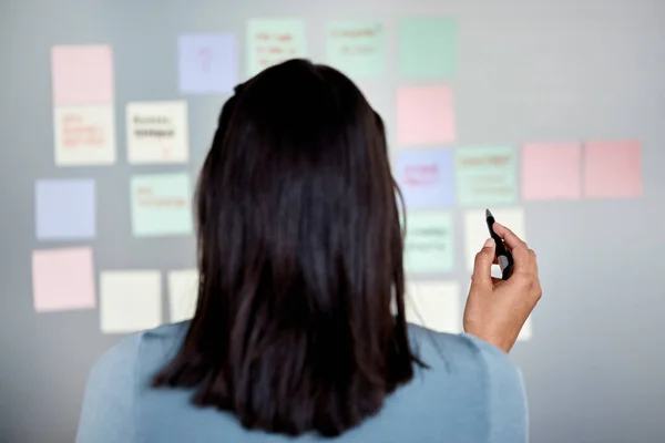 What Missing Rearview Shot Unrecognizable Woman Using Sticky Notes Board — Stock Photo, Image