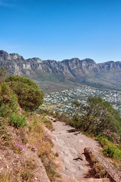 Secluded Mountain Trail Beautiful Mountain View Clear Blue Sky Mountainous — Stock Fotó