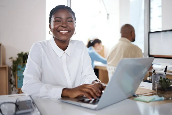 Making Dreams Come True Young Businesswoman Using Headset Laptop Modern — Stockfoto