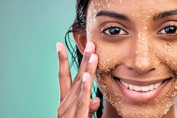 Healthy Skin Reflection Overall Wellness Young Woman Washing Her Face — Stok Foto