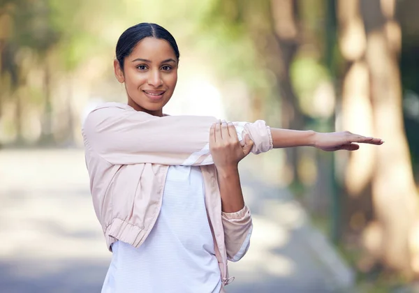 Ready Take Day Portrait Sporty Young Woman Stretching Her Arms — Stockfoto