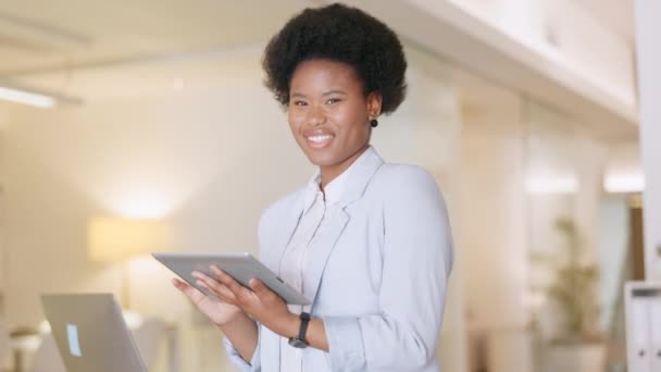 Confident Successful Accountant Scrolling Internet Tablet Office Portrait Happy African — Stockvideo