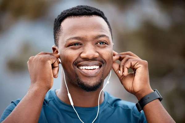 Music Keeps Synchronised Movements Sporty Young Man Listening Music While — Foto de Stock