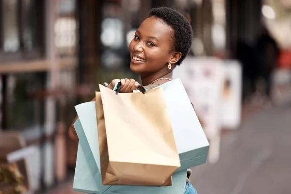 Fun Sun Shopping Bags Portrait Attractive Young Woman Walking Alone — Foto Stock
