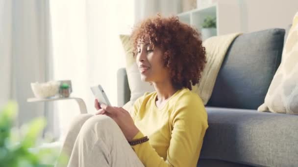 Relaxed Black Woman Texting Phone While Sitting Living Room Floor — Video Stock