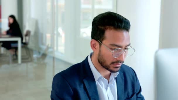 Focused Male Academic Researcher Enjoying His Coffee While Typing Thesis — Vídeo de stock