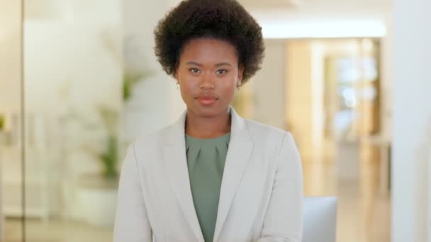 Portrait Lawyer Afro Standing Arms Crossed Assertive Power Stance Ready — Stockvideo