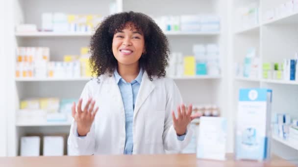 Happy Female Chemist Welcoming Customer Pharmacy Drugstore Assistant Providing Prescription — Vídeos de Stock