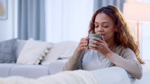 Relaxed Woman Drinking Coffee Feeling Carefree Refreshed While Relaxing Couch — Vídeo de stock