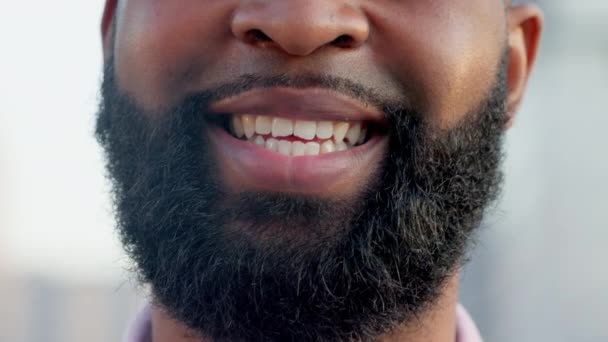 Optimistic Young Man Bright Smile Standing Outdoors Face Friendly Bearded — Vídeos de Stock