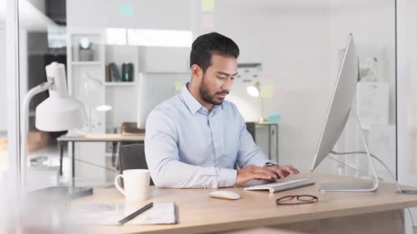 Portrait Confident Human Resource Assistant Manager Working Hard Desk Modern — Stockvideo