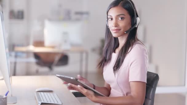 Portrait Young Female Customer Service Agent Working Ecommerce Sales Business — Vídeo de Stock