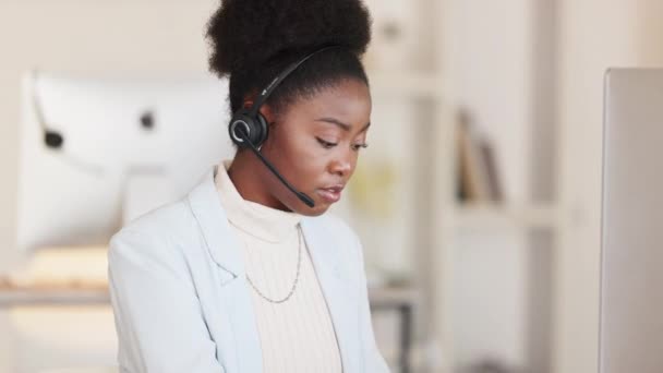 Confident Female Call Center Agent Happy Having Successful Day Office — Vídeos de Stock
