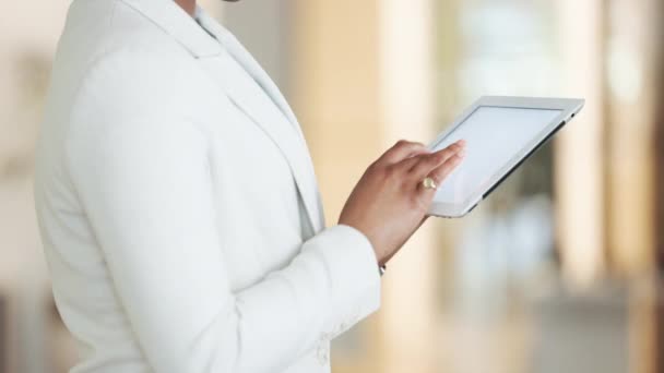 Businesswoman Monitoring Office Staff Performance Hands Typing Digital Tablet Blank — Vídeo de Stock