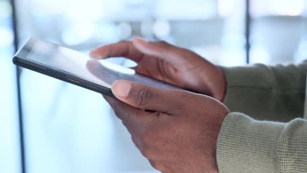 Businessman Hands Holding Digital Tablet Using Software Monitor Staff Performance — Stockvideo