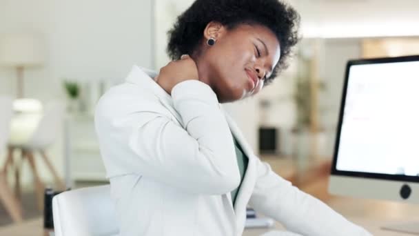Woman Suffering Neck Pain Long Working Hours Desk Office Stressed — Vídeo de Stock