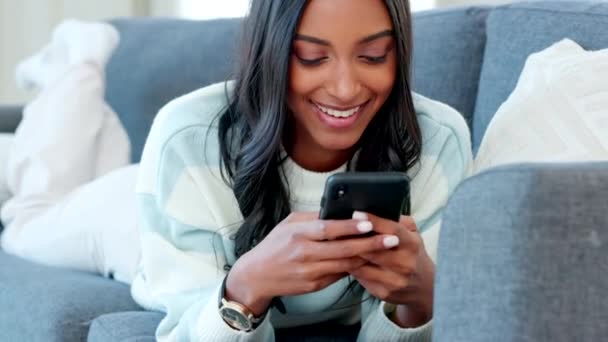 Young Woman Texting Her Phone While Relaxing Couch Home Cheerful — Vídeo de Stock