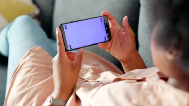 Cozy Lady Watching Internet Video Gamer Holding Blank Handheld Phone — Vídeos de Stock