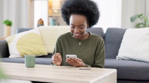 Excited Black Woman Chatting Dating App Using Her Phone Home — Video Stock