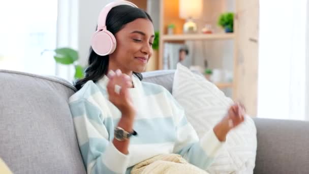 Woman Wearing Headphones Using Phone Listen Her Playlist While Relaxing — ストック動画