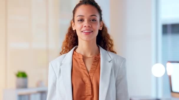Portrait Young Beautiful Woman Looking Proud Confident While Standing Office — Αρχείο Βίντεο