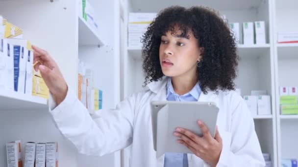 Black Pharmacist Doing Inventory Digital Tablet African American Chemist Ordering — Video