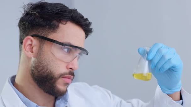 Serious Male Scientist Analyzes Liquid Beaker Laboratory Professional Biochemist Testing — 비디오