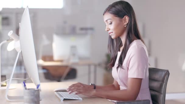 Portrait Female Psychologist Working Online Making Appointment Notes Her Calendar — Vídeo de Stock