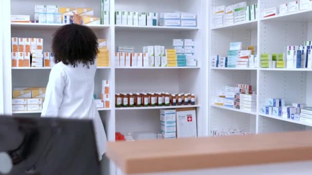 Black Female Pharmacist Selling Medication Pharmacy Busy Healthcare Professional Typing — Vídeo de stock